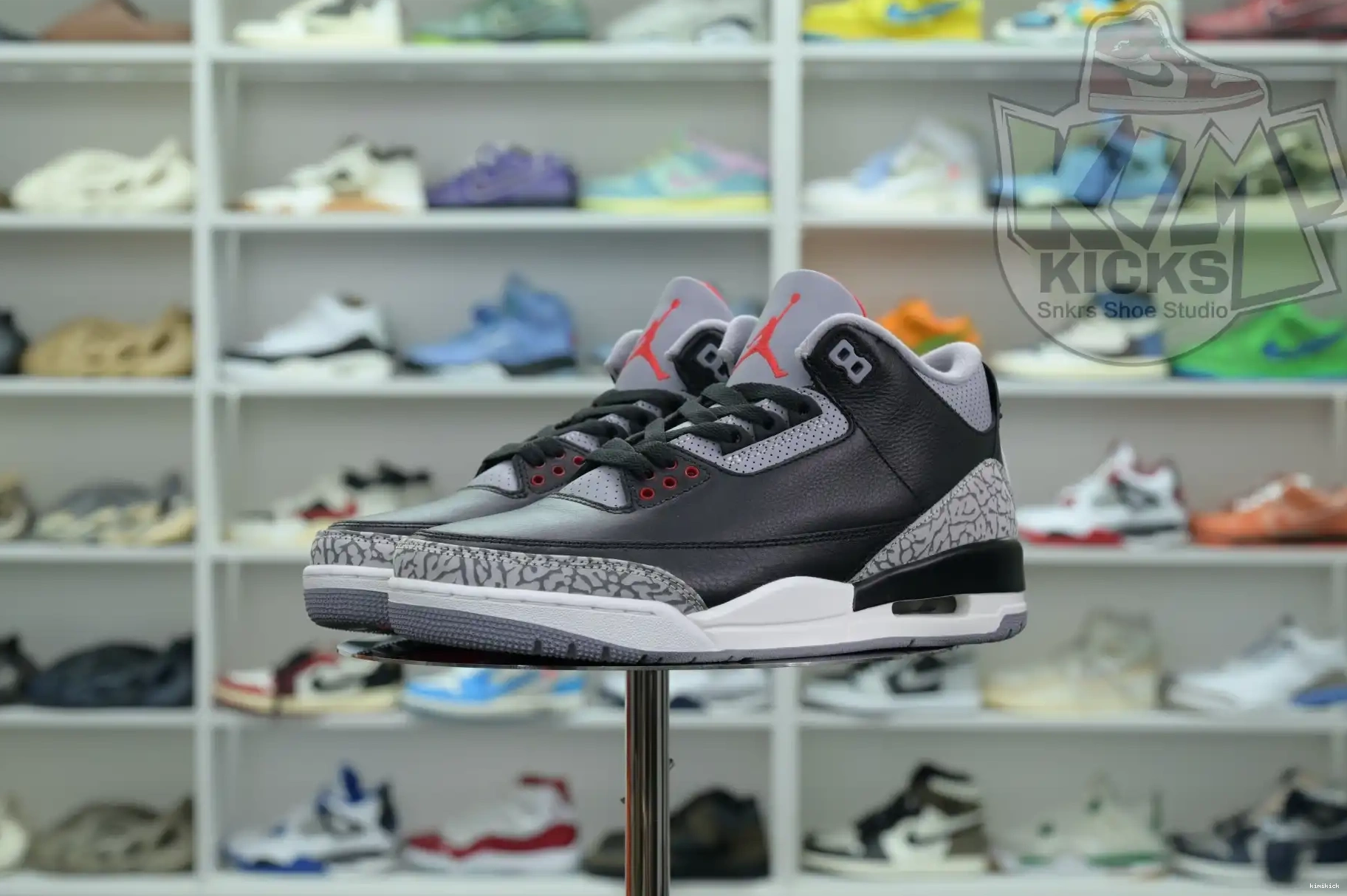 Reimagined” 3“Black Cement Jordan Air Kimikick 0421